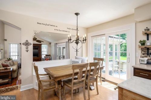 39 Ray Dwier Dr, Trenton NJ  08690-1808 exterior