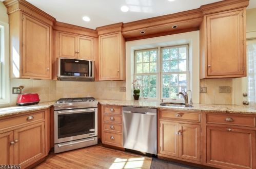 25 Berkeley Pl, Cranford, NJ 07016-1868