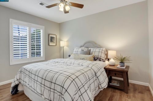 1833 Leo Ln, Concord CA  94521-2348 exterior