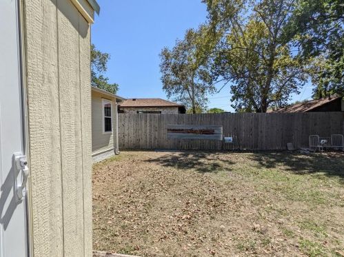 5702 Chesterfield Ave, Austin TX  78752-4514 exterior