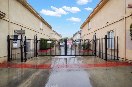 14627 Gledhill St, Van Nuys CA  91402-1284 exterior