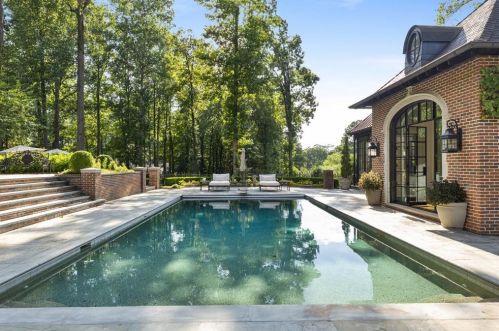 2860 Habersham Rd, Atlanta GA  30305-2959 exterior