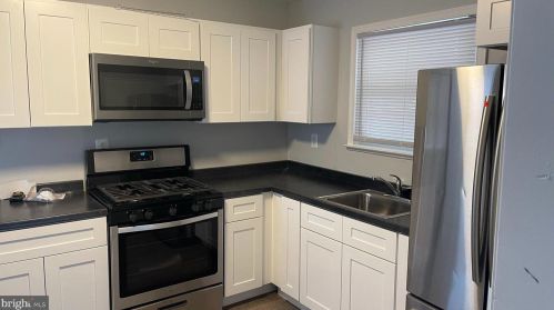 203 Eleanor Ave, Trenton, NJ 08629-1008