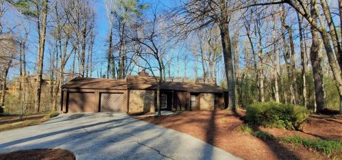 3385 Ember St, Marietta, GA 30066-3927