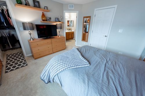 616 Lincoln Station Dr, Oswego IL  60543-8138 exterior