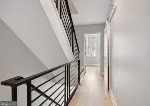 2037 6 St, Philadelphia PA 19140-4528 exterior