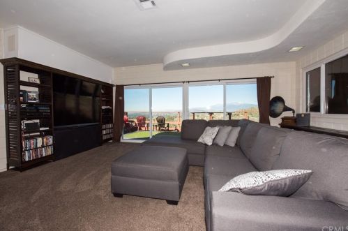 20283 Westpoint Dr, Riverside CA  92507-6663 exterior