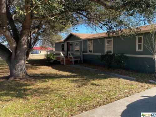 401 Troell St, Seguin TX 78155-7241 exterior