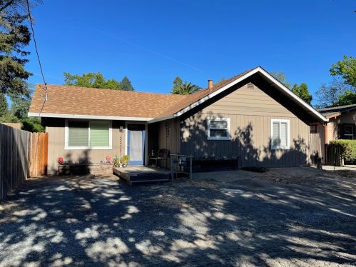 5 Palm Ave, Healdsburg, CA 95448-4011