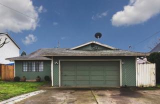 310 3rd St, Newberg, OR 97132-2406