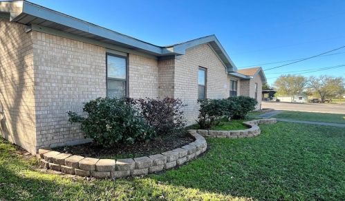 765 Madison St, Halsted, TX 78945-3245