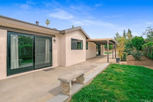 5545 Gloucester Way, Riverside CA  92506-3425 exterior
