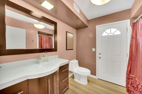 2213 Mantle Ln, Santa Ana CA 92705-7613 exterior