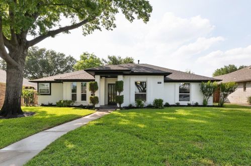 1635 Silverleaf Dr, Carrollton TX  75007-3911 exterior