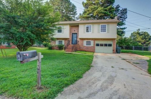 1798 Big Horn Ct, Conyers, GA 30013-1728