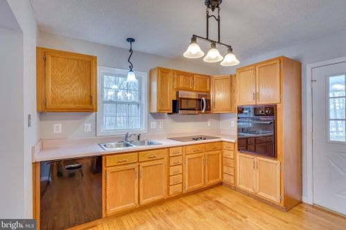 165 Gingerbread Ln, Harpers Ferry WV 25425-5591 exterior