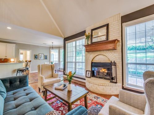 6116 Terrace Oaks Ln, Fort Worth TX  76112-1072 exterior