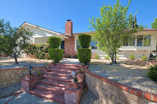 3921 Community Ave, Glendale, CA 91214-2337