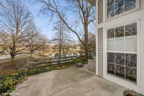 2015 Silver Lake Rd, Arlington Hts IL  60004-8204 exterior