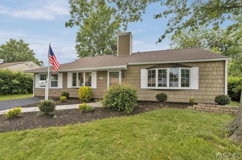 68 Winthrop Rd, Edison, NJ 08817-4051