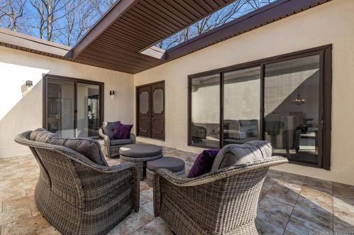 28 Bonita Dr, Huntington CT  06484-5106 exterior
