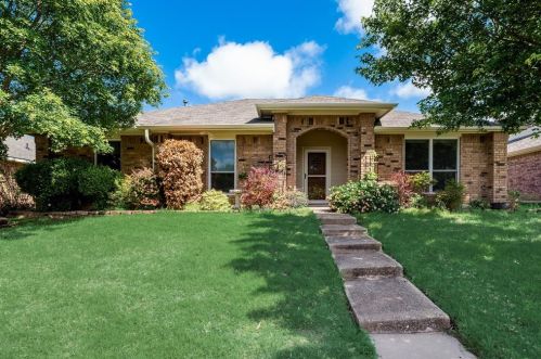 1307 Branch Hollow Dr, Carrollton TX  75007-1089 exterior