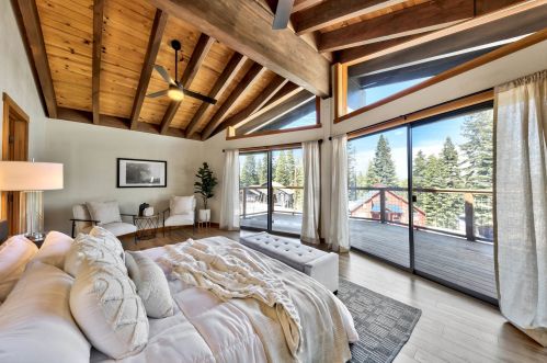 11030 Ski Slope Way, Truckee CA  96161-6603 exterior
