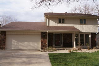 9242 Z St, Omaha, NE 68127-4034