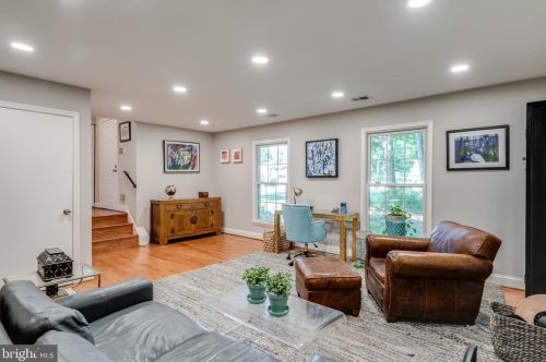 2333 Rosedown Dr, Herndon VA  20191-1631 exterior
