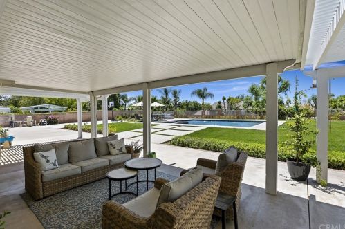 7539 Whitegate Ave, Riverside CA  92506-5455 exterior