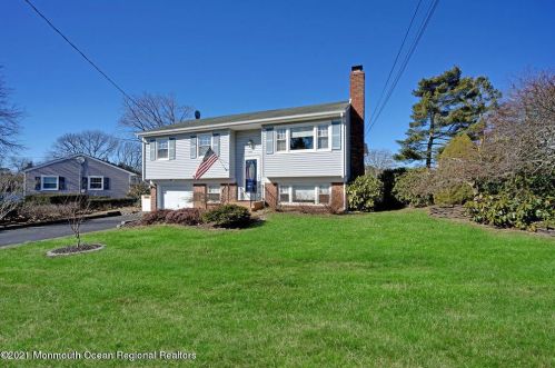 557 Smith Dr, Point Pleasant Beach, NJ 08742-5428