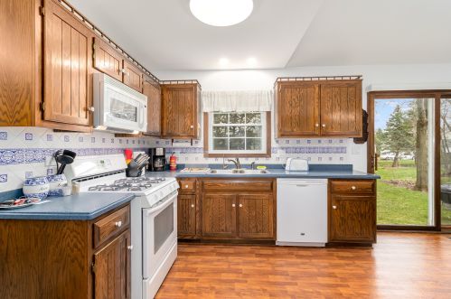 920 Manchester St, Naperville, IL 60563-2134
