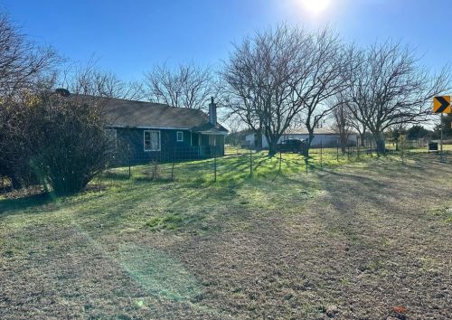 2046 Fm 121, Whitewright TX 75491-7130 exterior