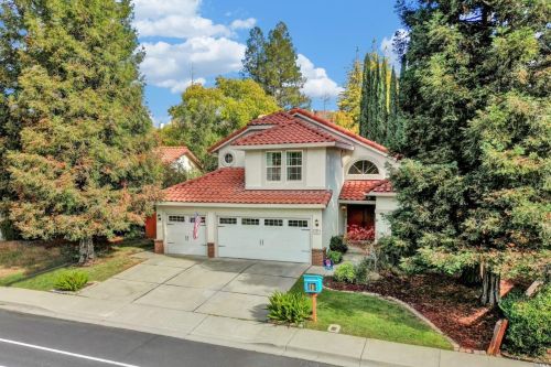 201 Wrentham Dr, Vacaville, CA 95688-9281