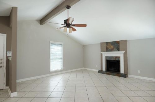 1745 Cricket Hollow Dr, Austin TX  78758-4254 exterior