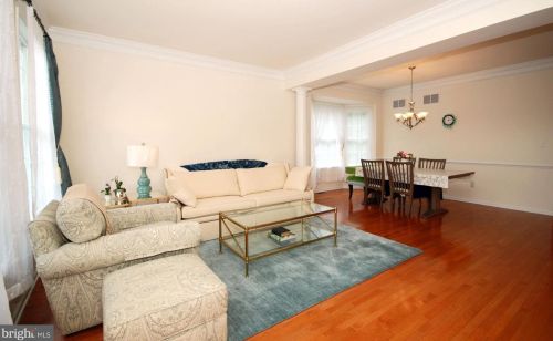 43 Lockwood Dr, Princeton NJ  08540-6122 exterior