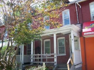 404 Ann St, Lancaster PA  17602-4321 exterior