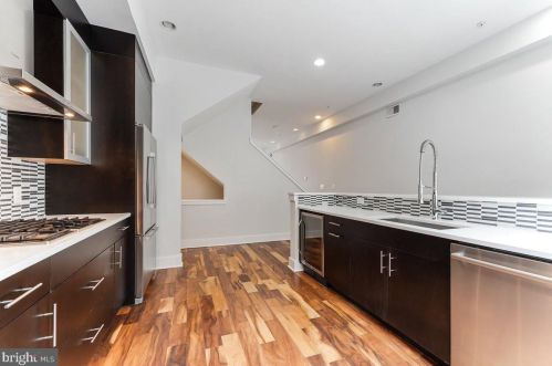 154 Front St, Philadelphia PA  19106-0020 exterior