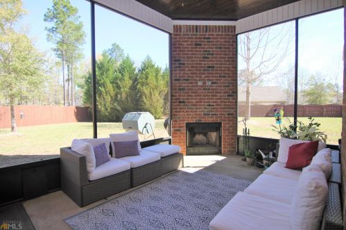 2074 Hiwassee Dr, Bonaire GA  31005-2507 exterior