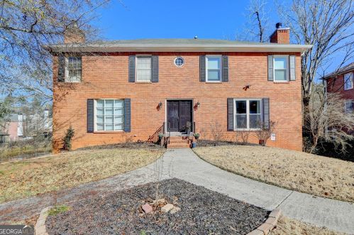 8933 Carroll Manor Dr, Atlanta, GA 30350-2080