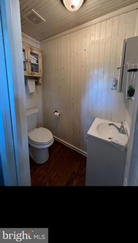 725 Amherst Rd, Camden NJ 08106-1203 exterior