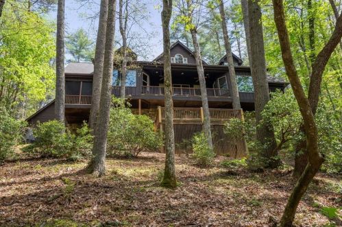 427 Soque Falls Dr, Clarkesville, GA 30523-0011