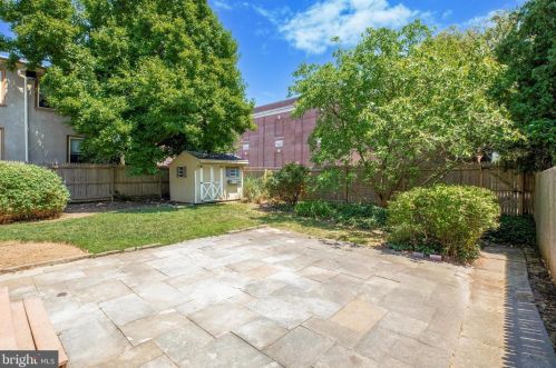 28 Gravers Ln, Philadelphia PA 19118-4132 exterior