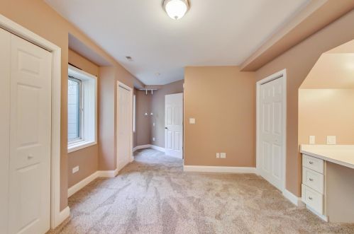 8901 Maple Ave, Willowbrook IL 60527-6469 exterior