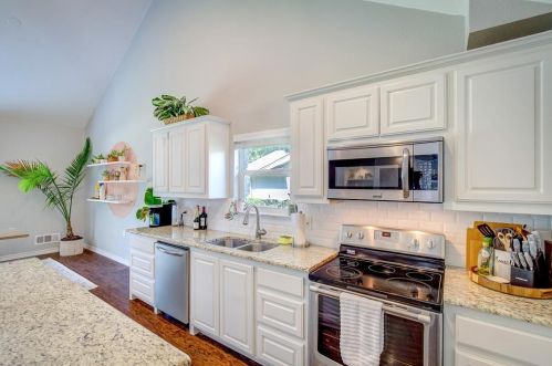 3249 Chapel Downs Dr, Dallas TX  75229-5836 exterior