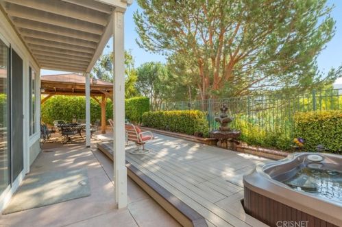 364 Woodland Rd, Simi Valley, CA 93065-8207