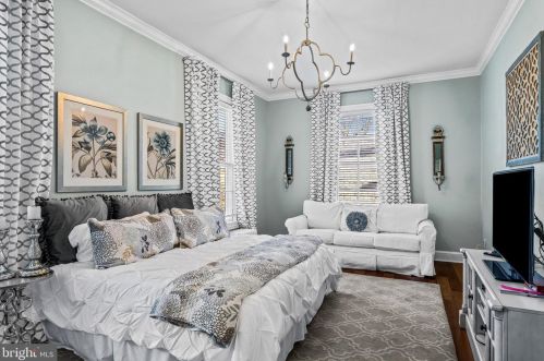 114 Kings Hwy, Tavistock NJ 08033-1981 exterior