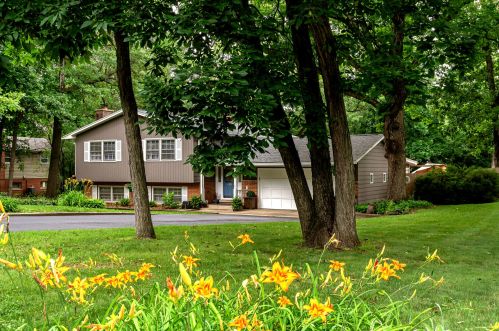 6209 Robin Ln, Bull Valley, IL 60014-6414
