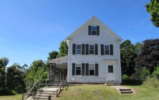 87 School St, Wakefield, NH 03872-7331