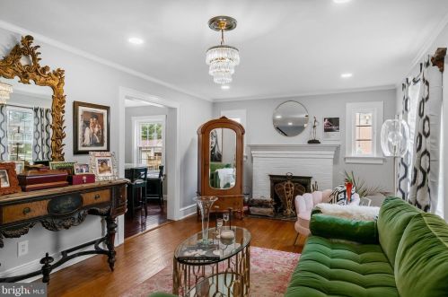 320 Chestnut St, Tavistock NJ 08033-1810 exterior